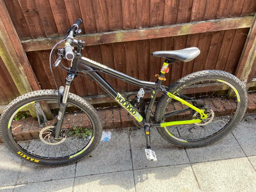 voodoo bantu yellow and black